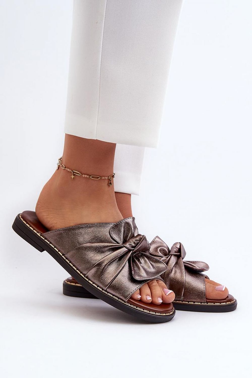 Clacquettes model 196425 Step in style