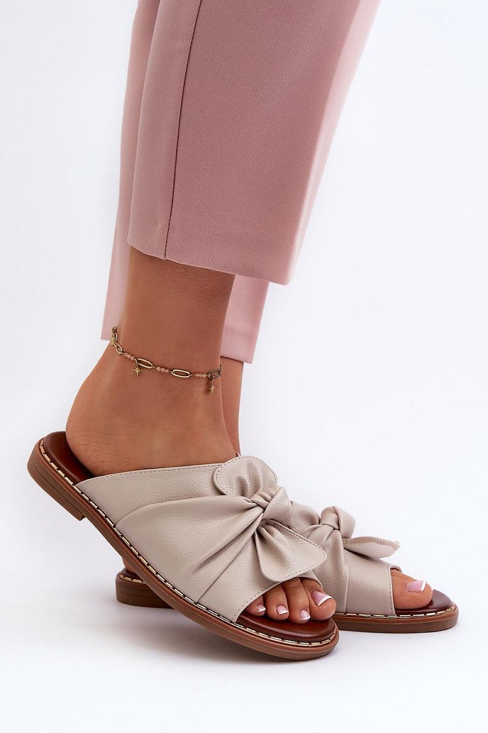 Clacquettes model 196426 Step in style