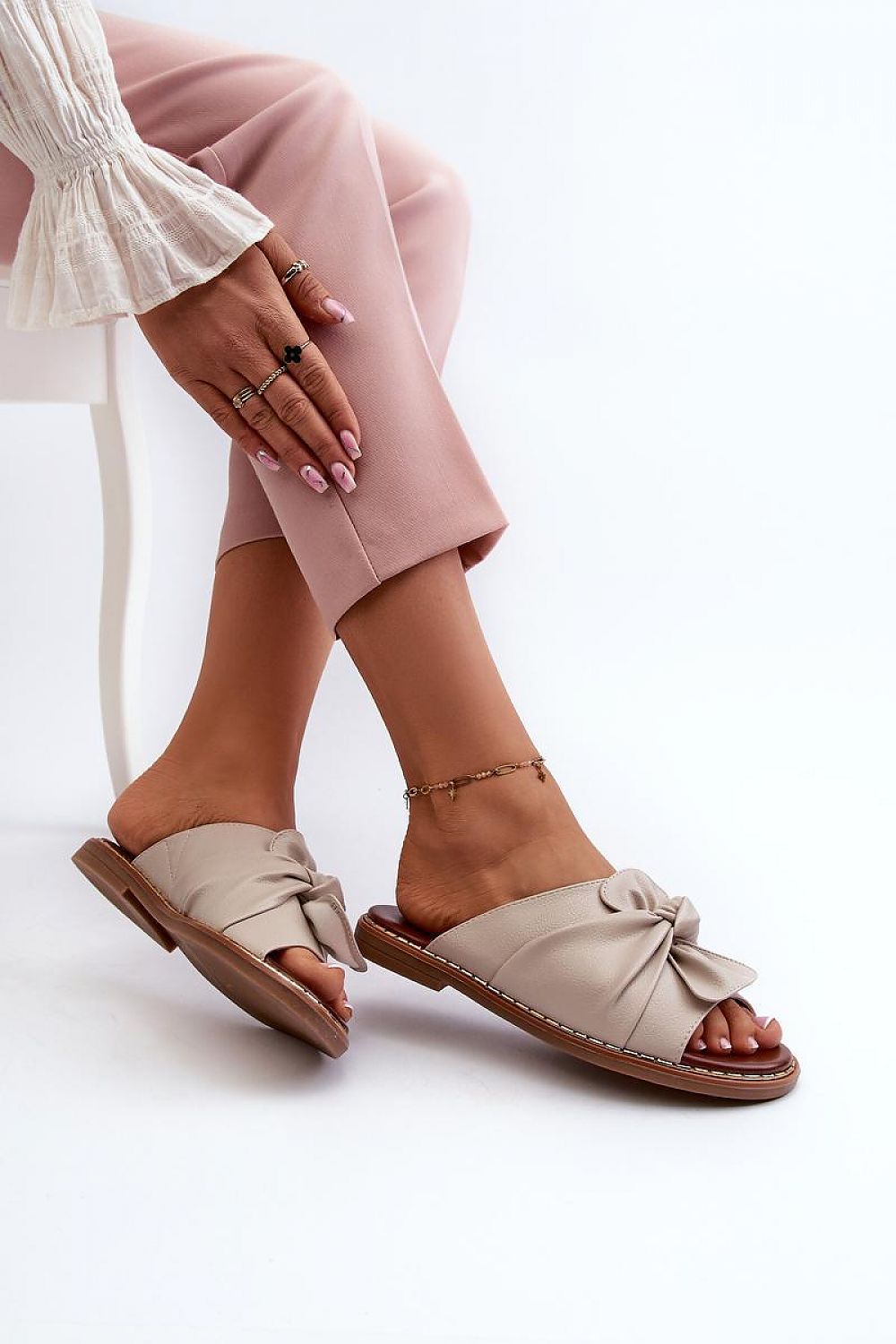 Clacquettes model 196426 Step in style