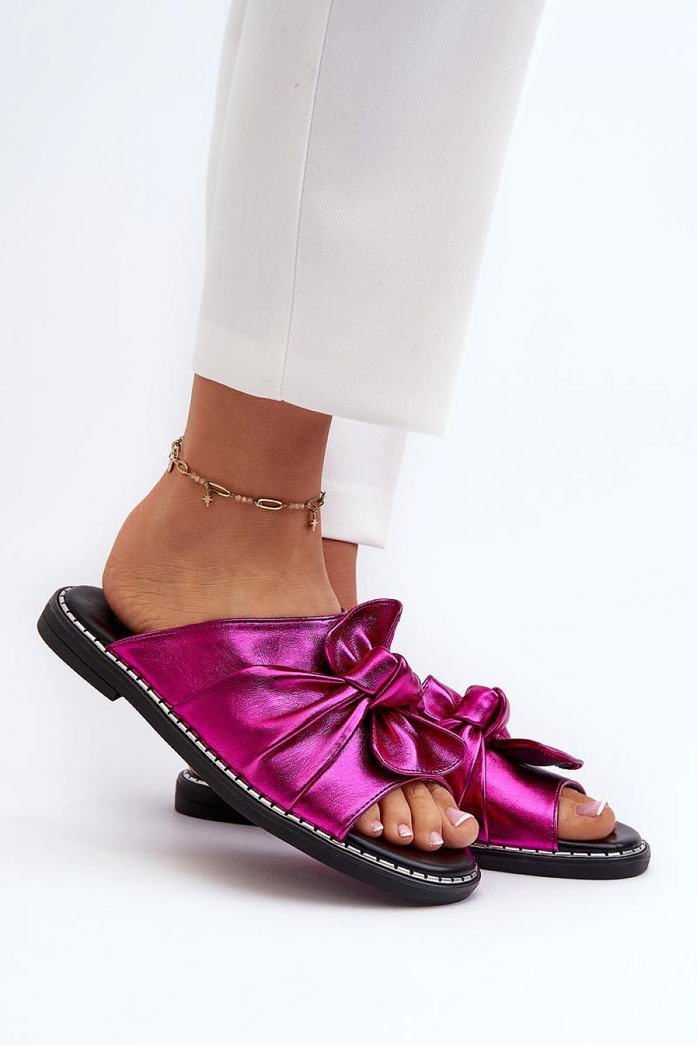 Clacquettes model 196690 Step in style