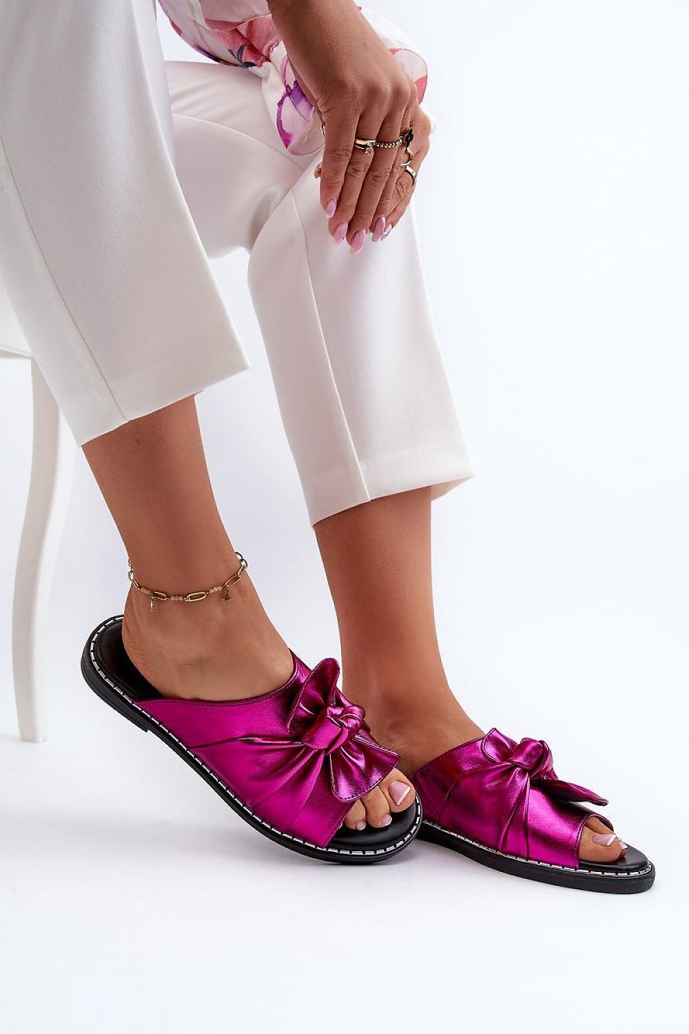Clacquettes model 196690 Step in style