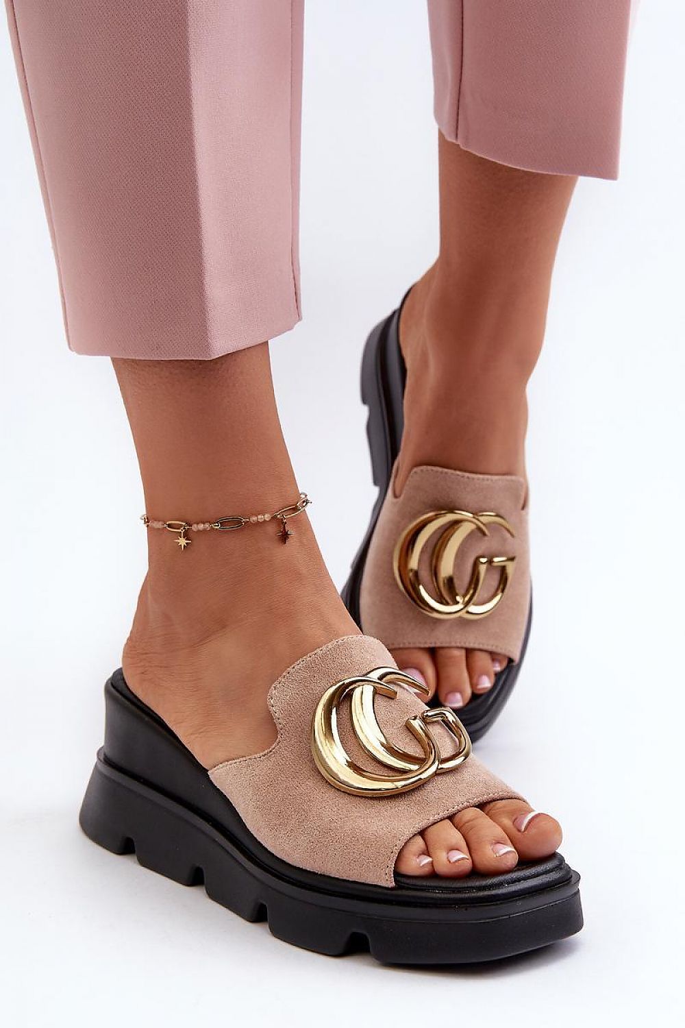 Clacquettes model 196693 Step in style