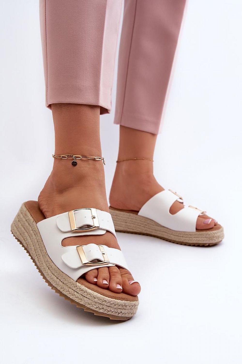 Clacquettes model 196941 Step in style