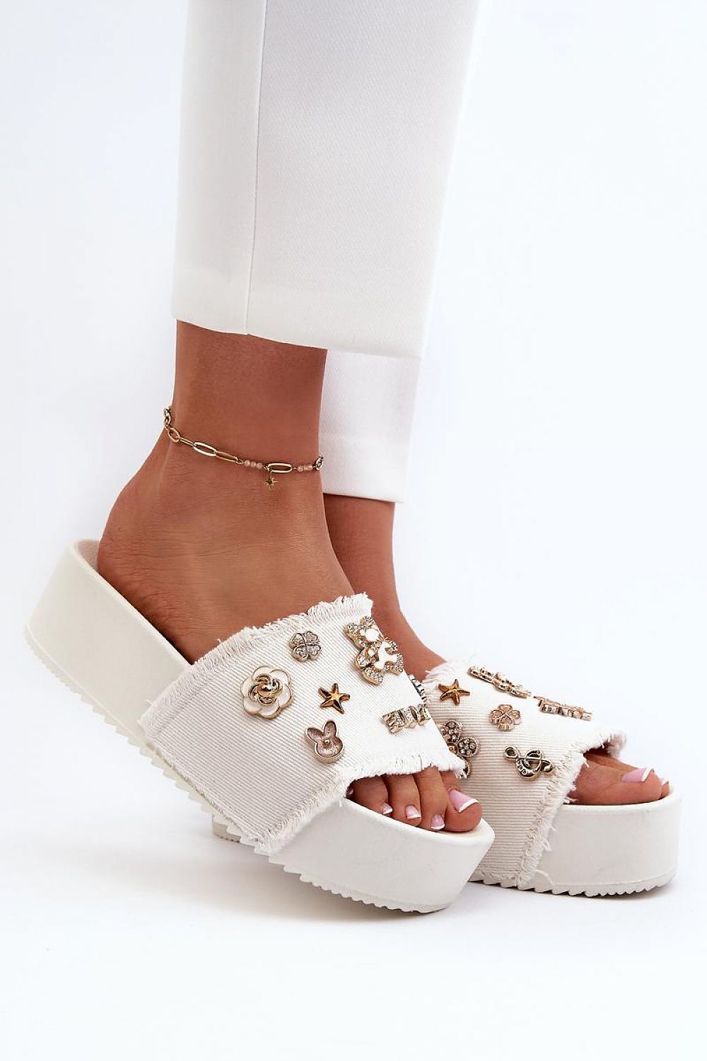 Clacquettes model 196951 Step in style