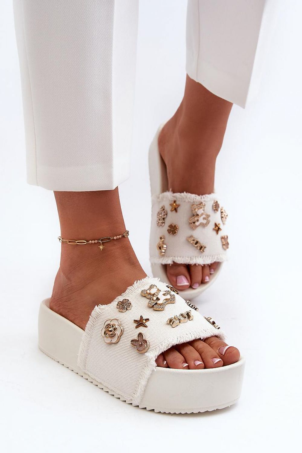 Clacquettes model 196951 Step in style