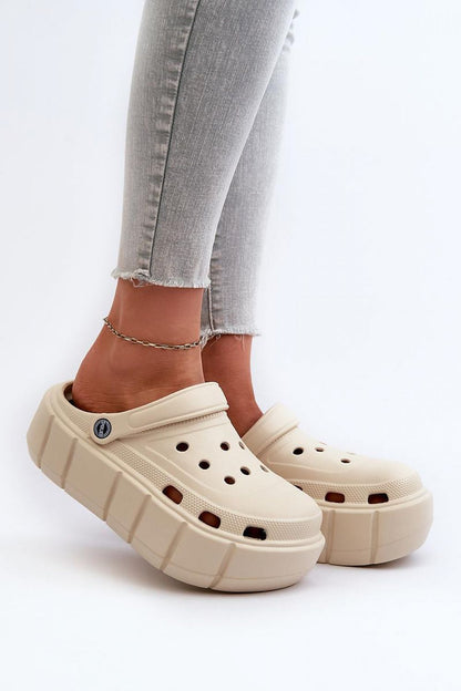 Clacquettes model 197245 Step in style
