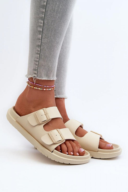 Clacquettes model 197418 Step in style