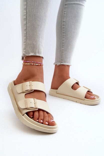 Clacquettes model 197418 Step in style