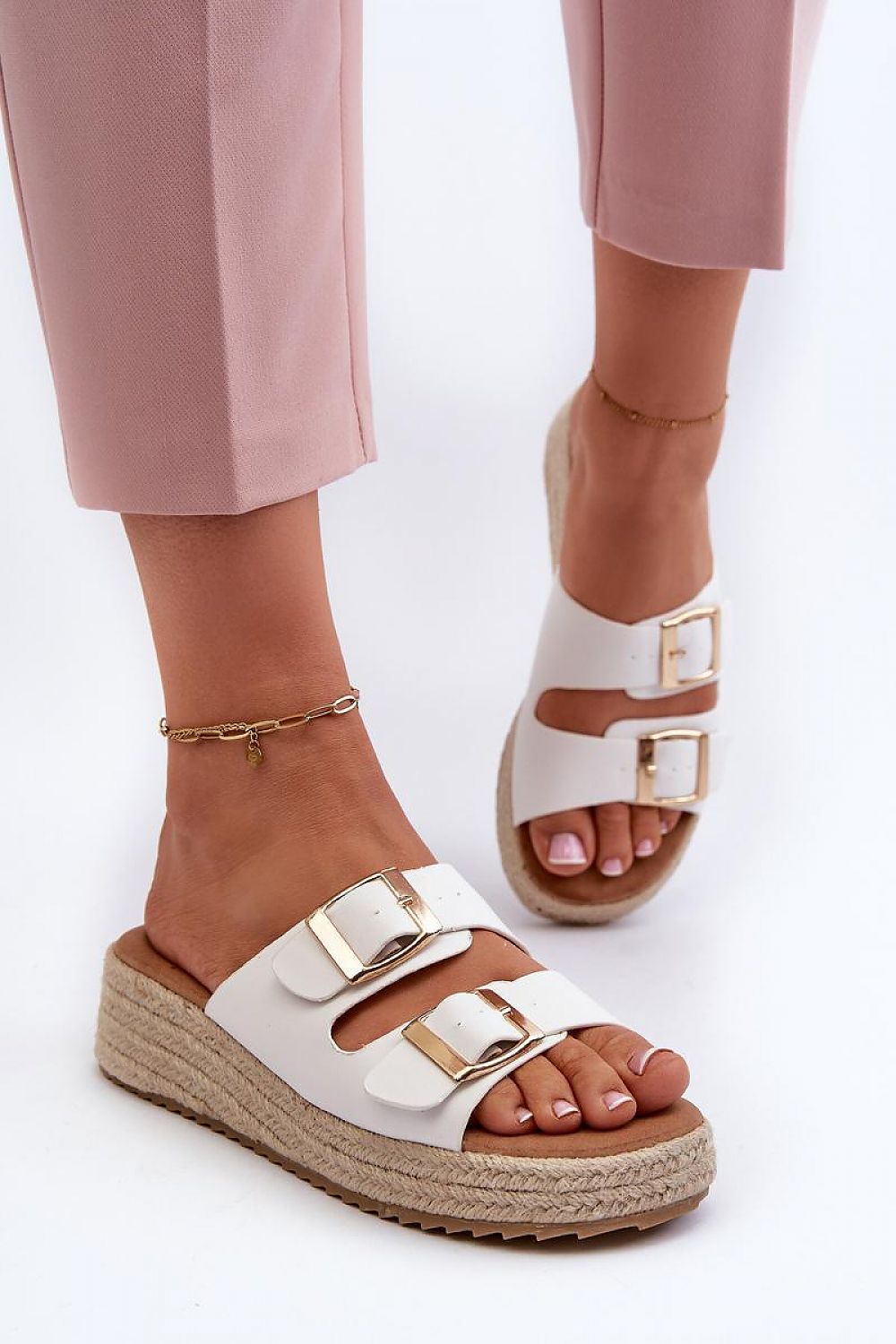 Clacquettes model 197419 Step in style