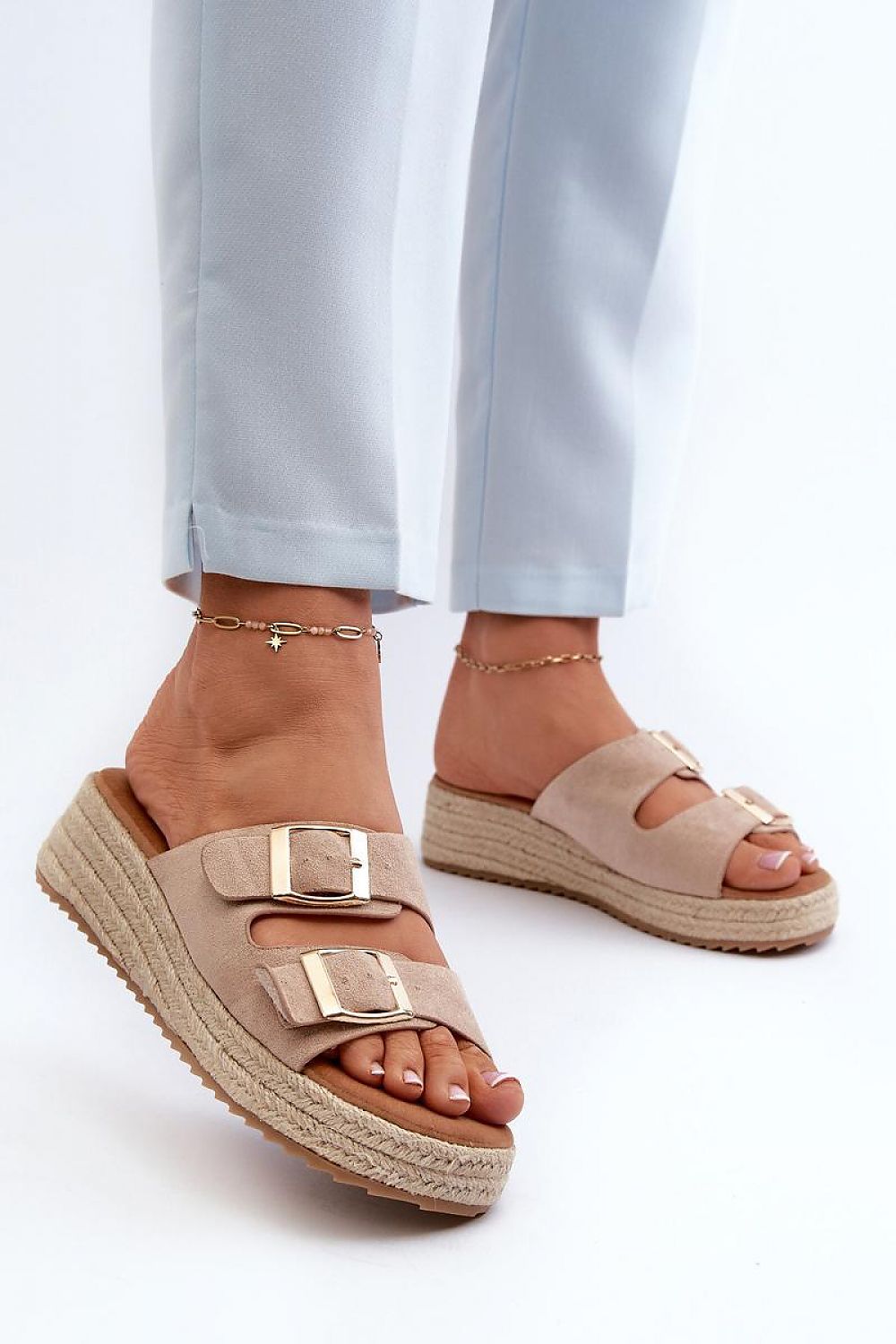 Clacquettes model 197420 Step in style