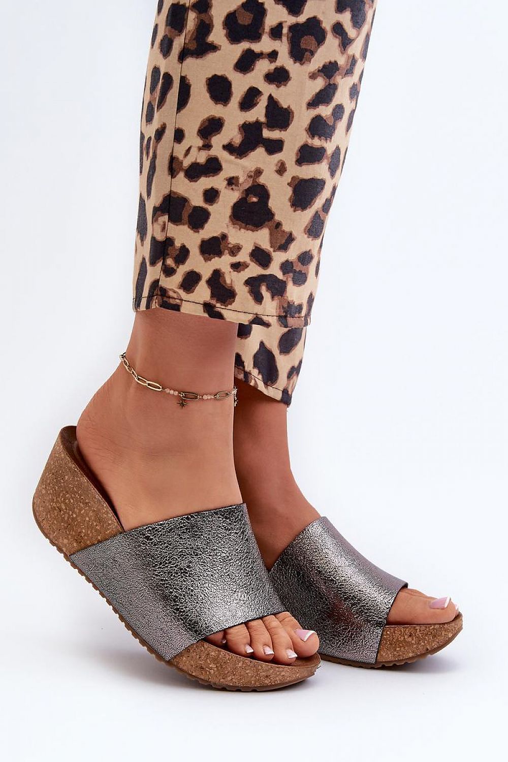 Clacquettes model 197644 Step in style