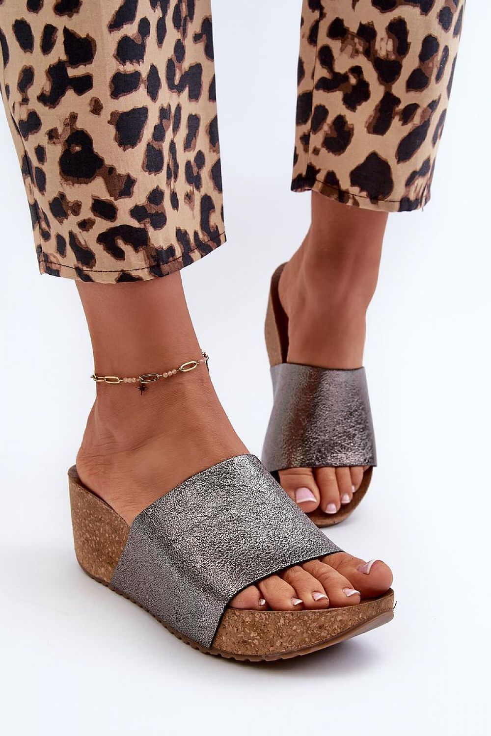 Clacquettes model 197644 Step in style