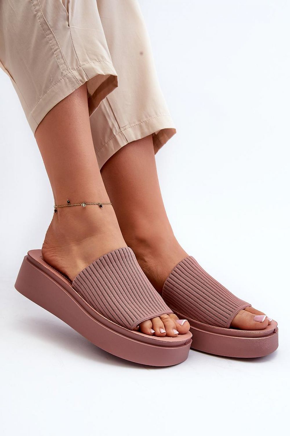 Clacquettes model 197662 Step in style