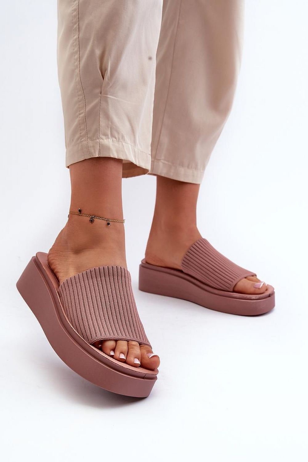 Clacquettes model 197662 Step in style
