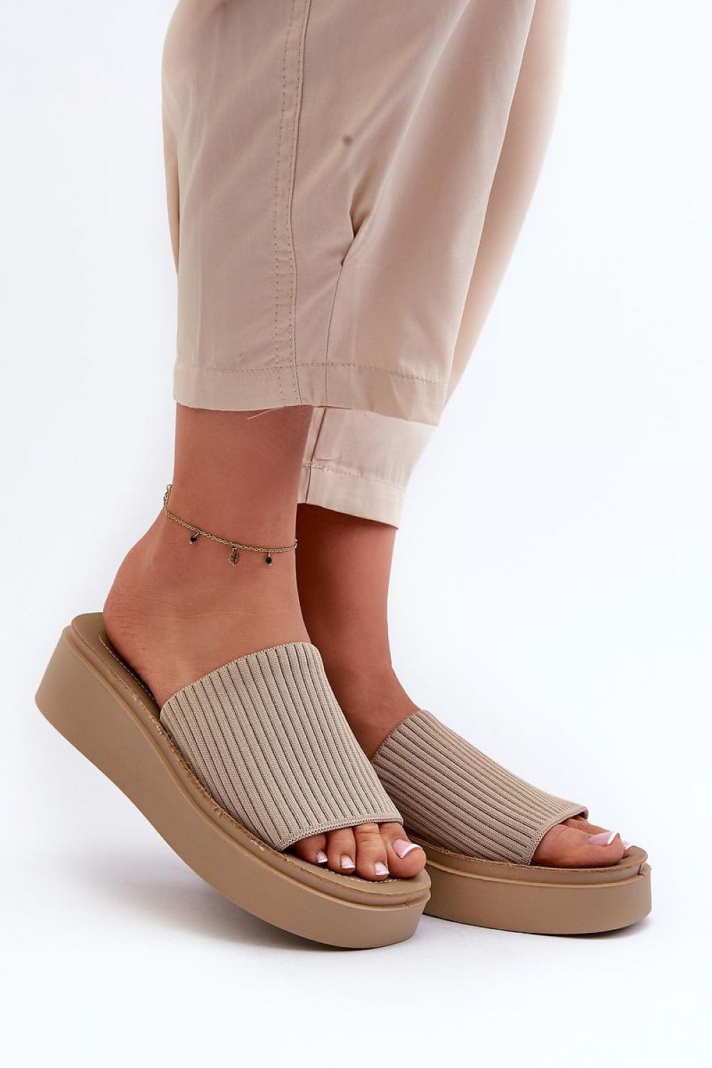 Clacquettes model 197663 Step in style
