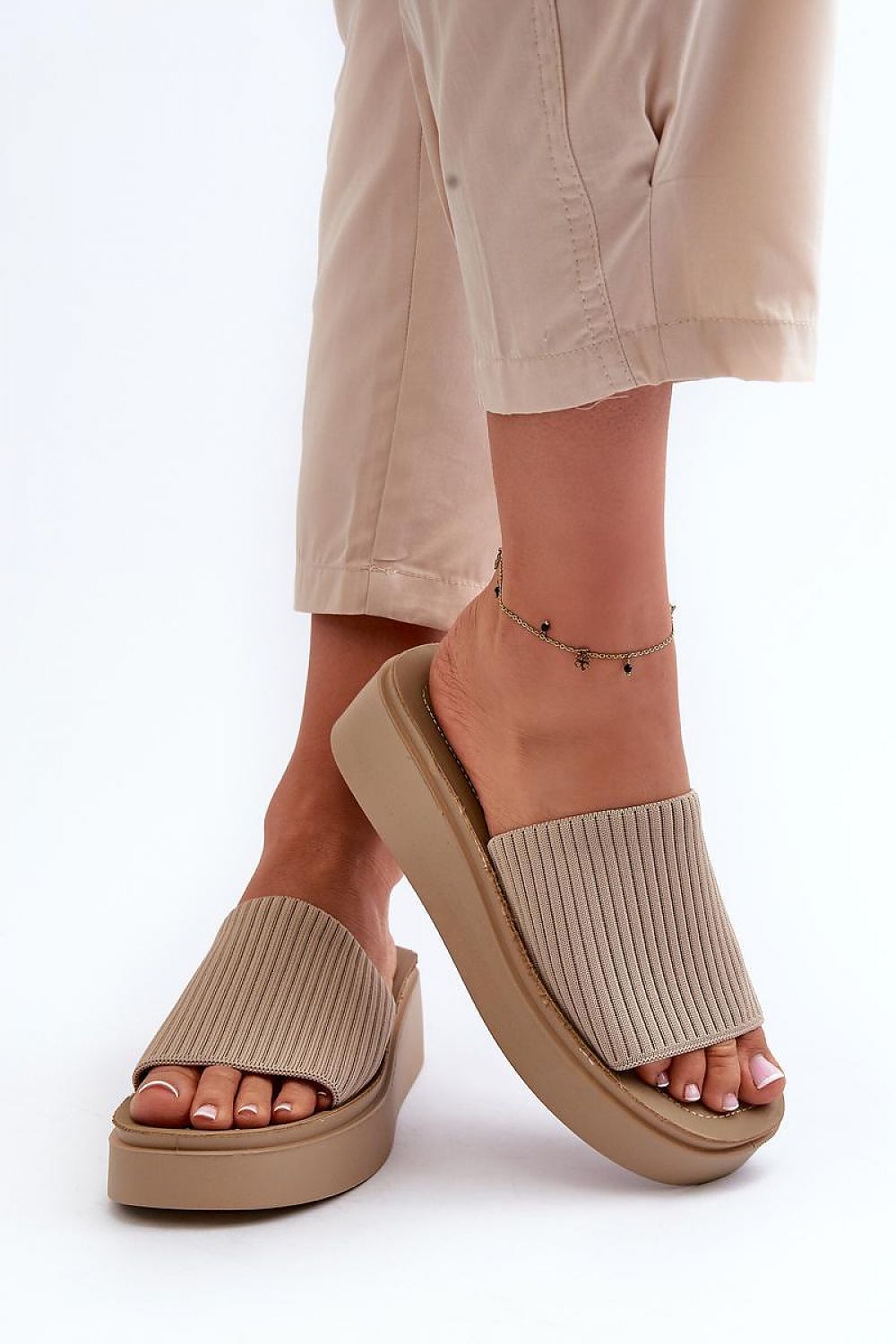 Clacquettes model 197663 Step in style
