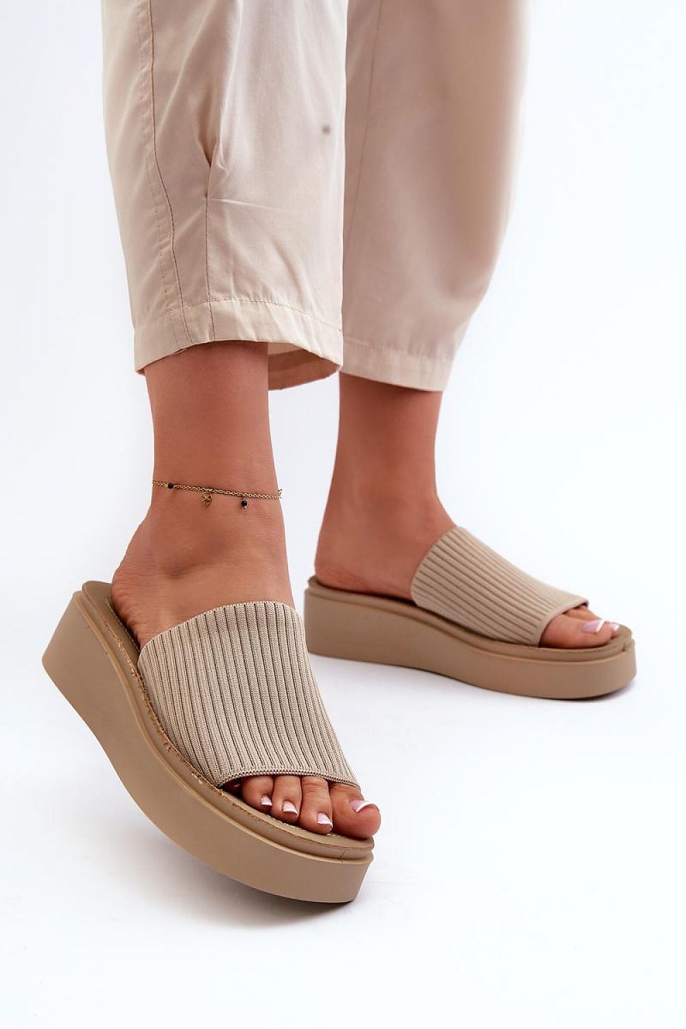 Clacquettes model 197663 Step in style