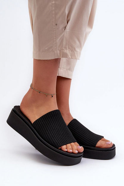 Clacquettes model 197666 Step in style