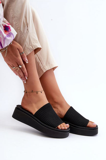 Clacquettes model 197666 Step in style