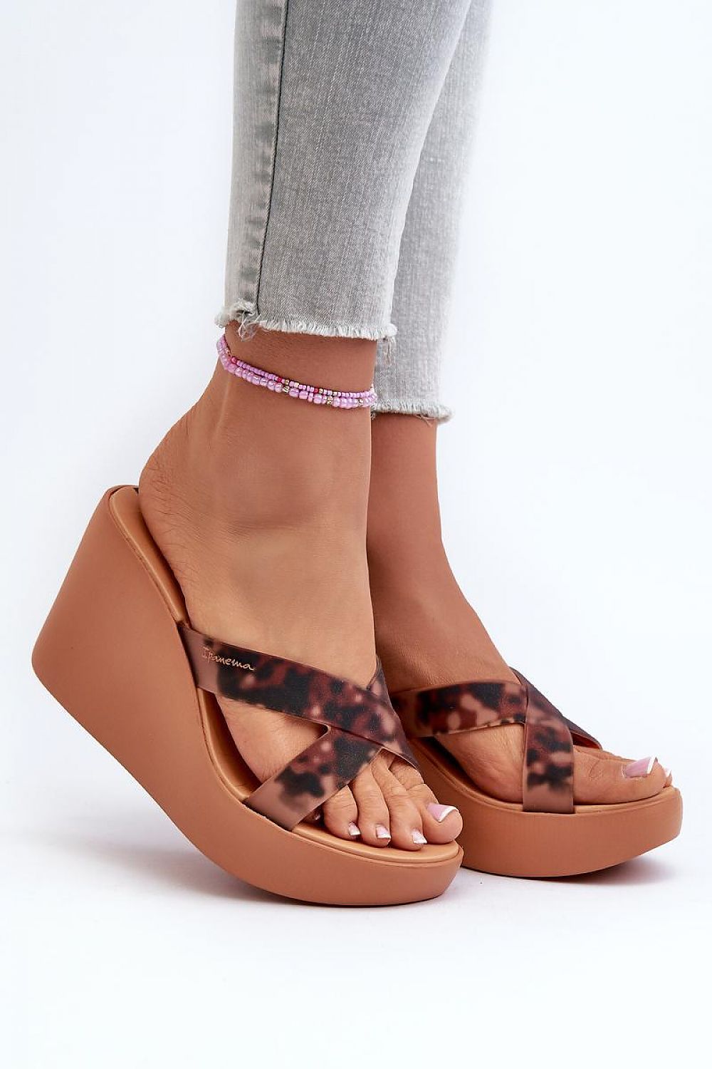 Clacquettes model 197718 Step in style