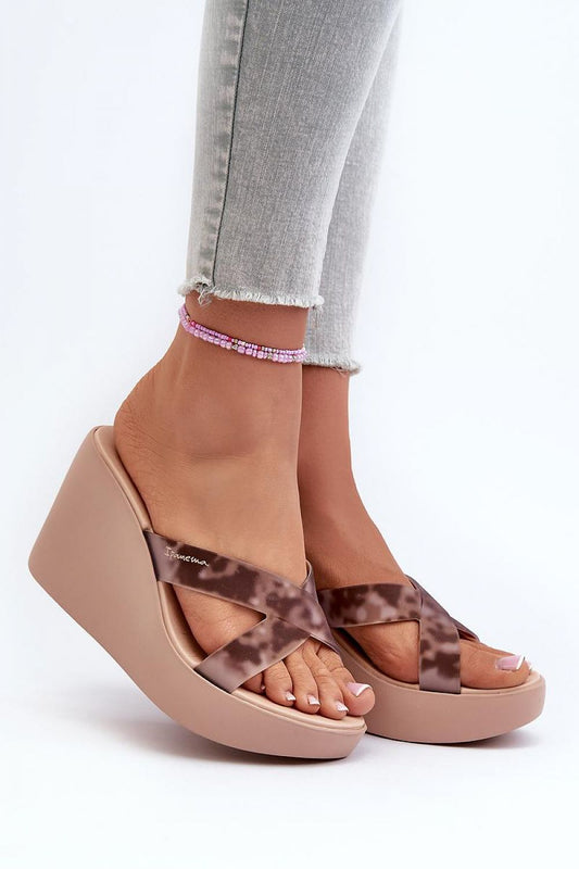 Clacquettes model 197719 Step in style