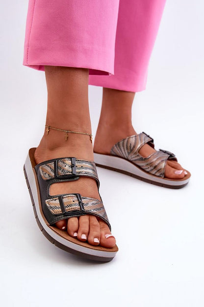 Clacquettes model 198163 Step in style