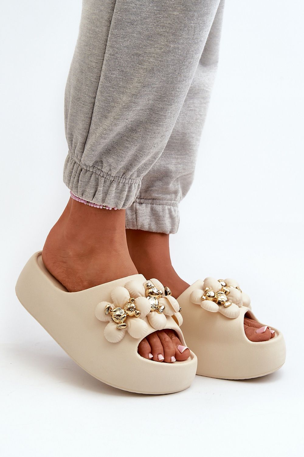 Clacquettes model 198418 Step in style
