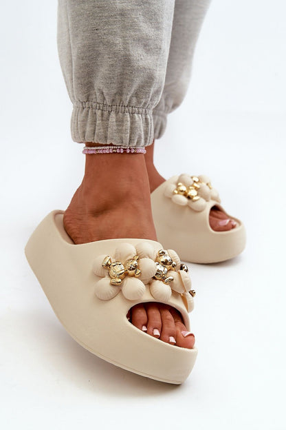 Clacquettes model 198418 Step in style