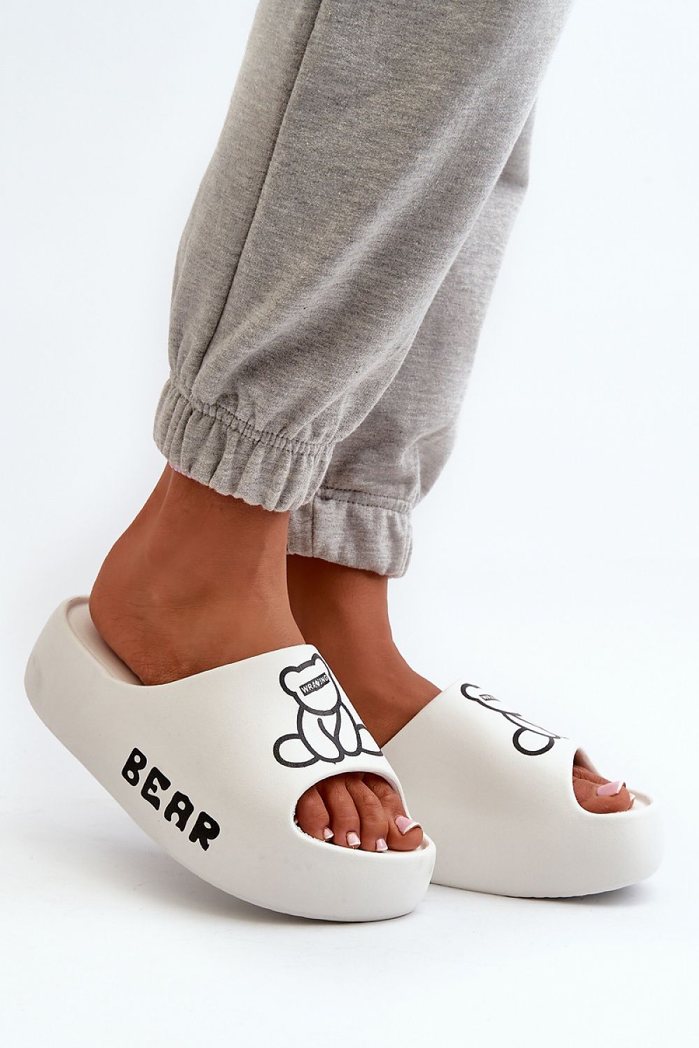 Clacquettes model 198419 Step in style