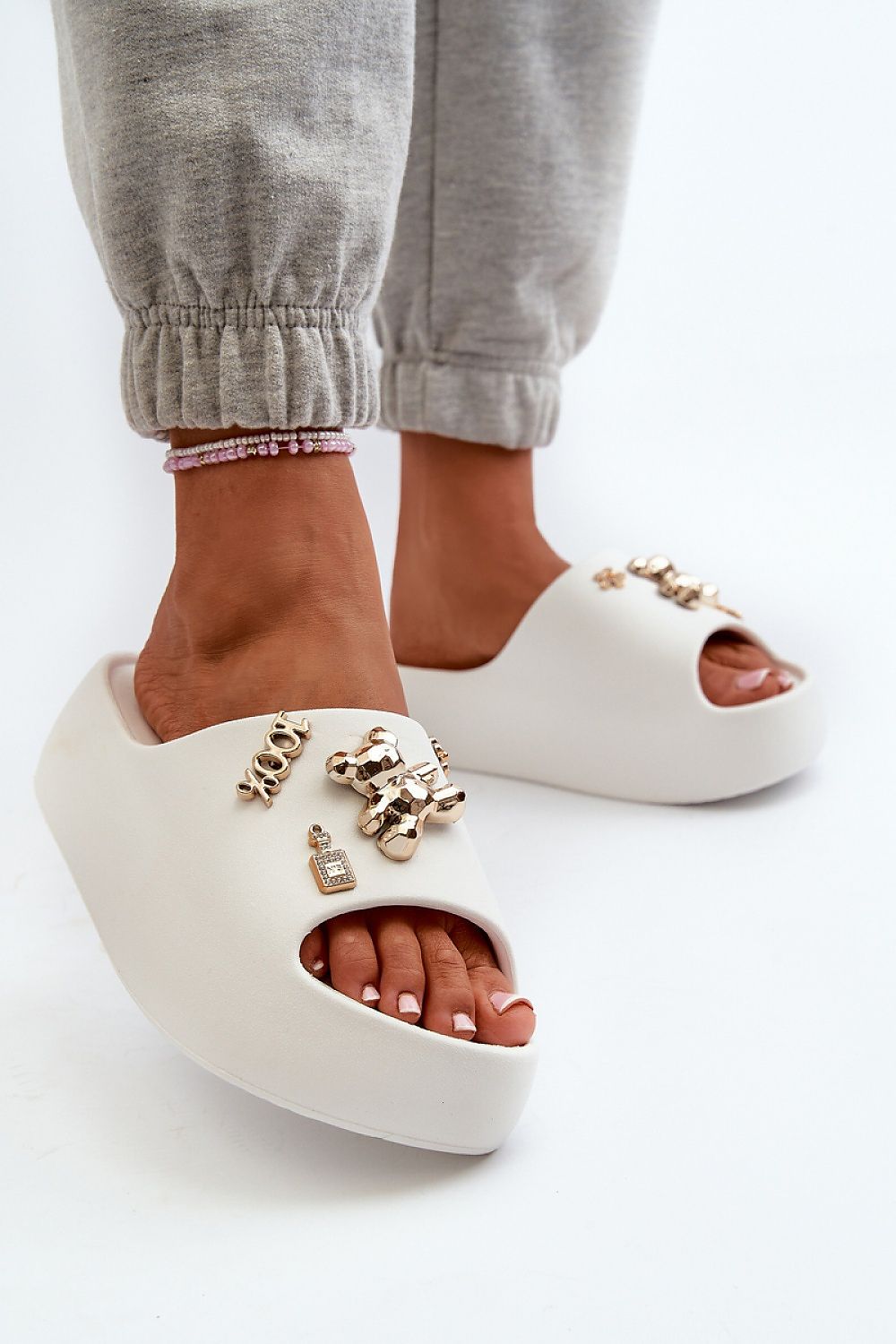 Clacquettes model 198427 Step in style