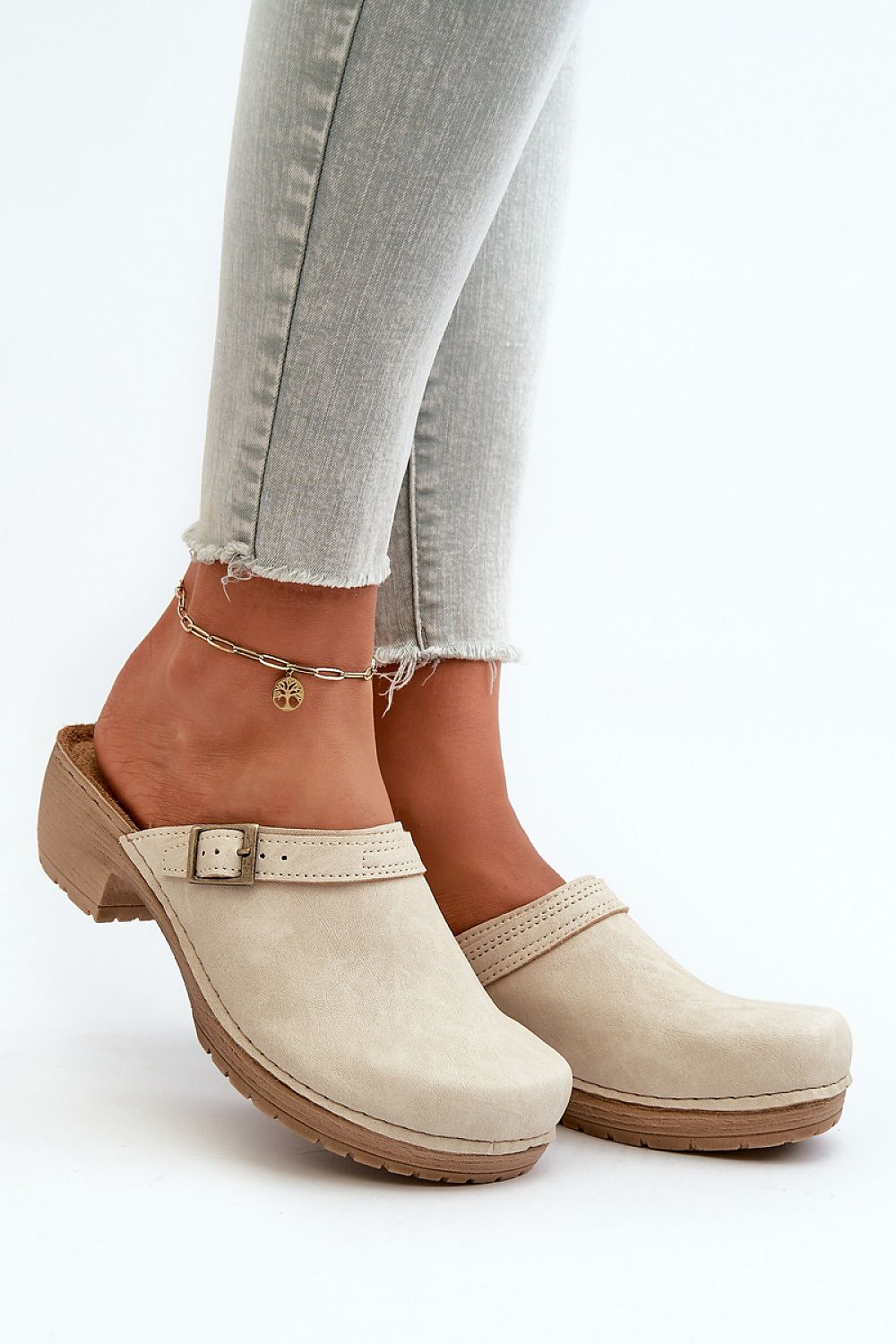 Clacquettes model 198429 Step in style
