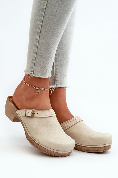 Clacquettes model 198429 Step in style