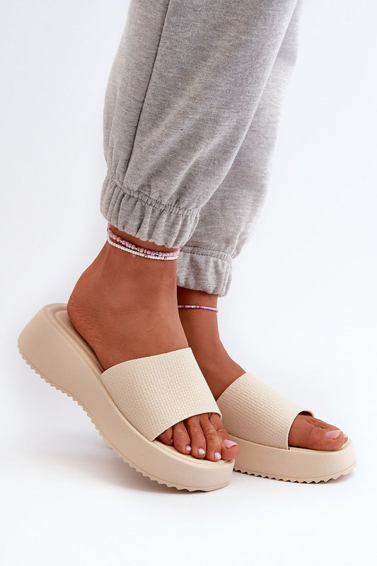 Clacquettes model 198444 Step in style