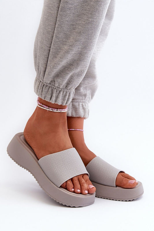 Clacquettes model 198445 Step in style