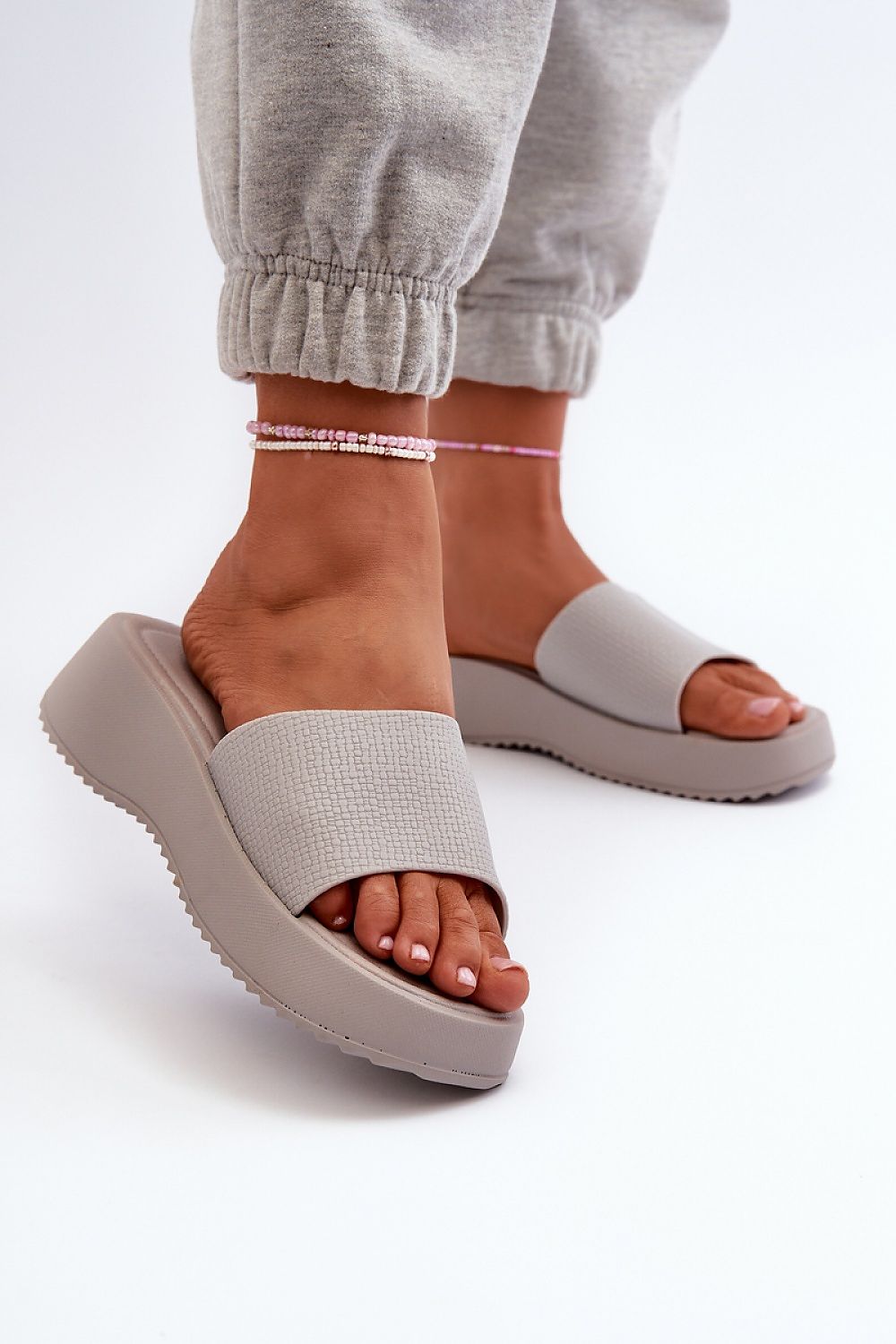 Clacquettes model 198445 Step in style