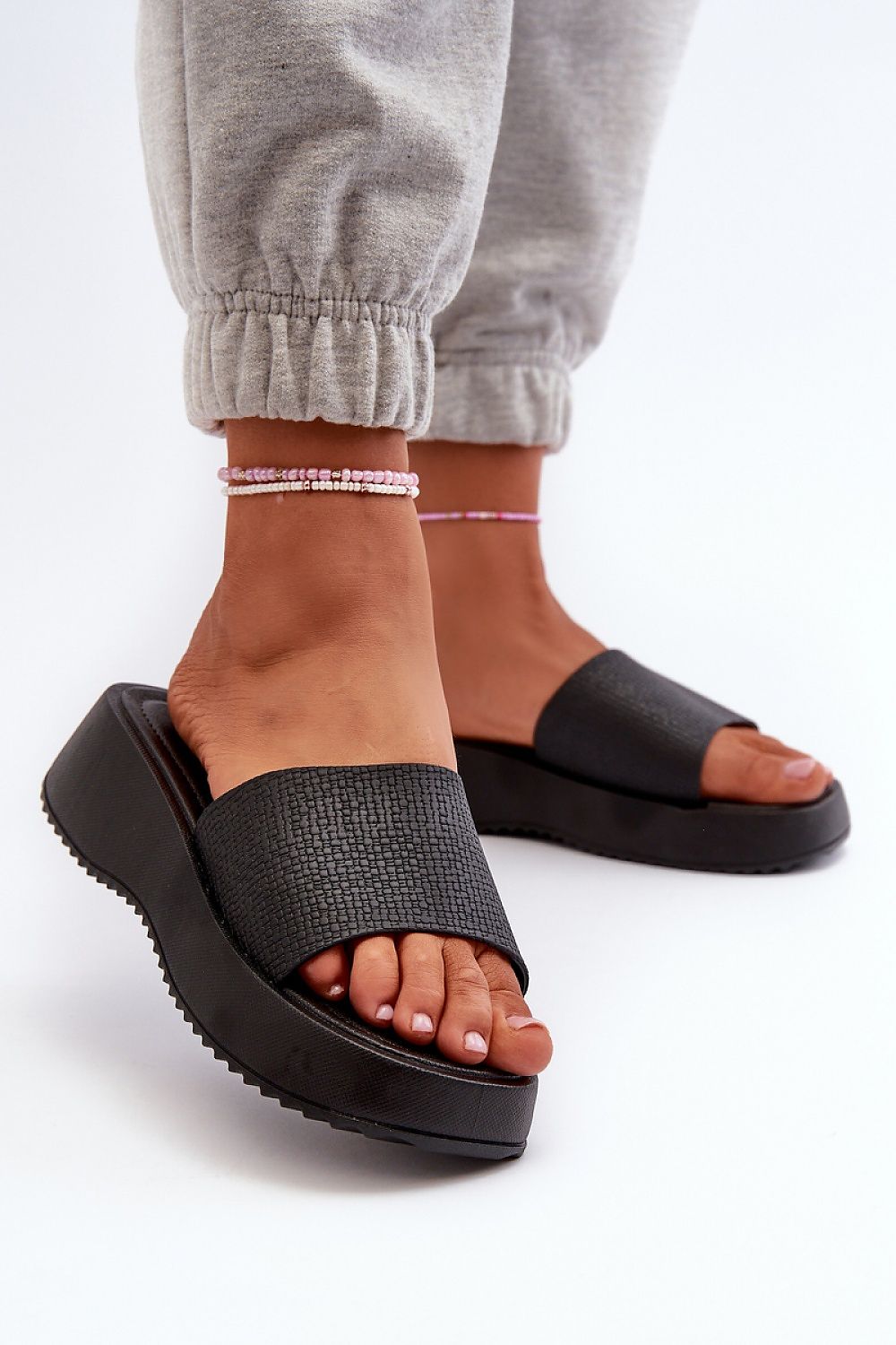 Clacquettes model 198446 Step in style