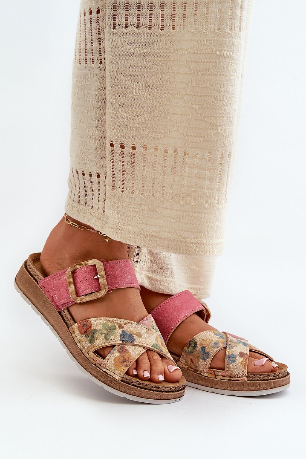 Clacquettes model 198458 Step in style