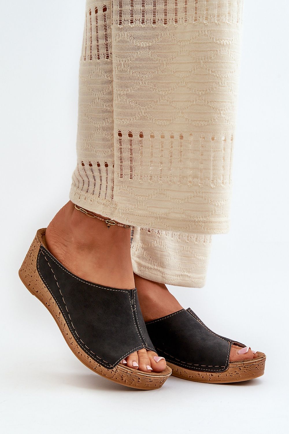 Clacquettes model 198462 Step in style
