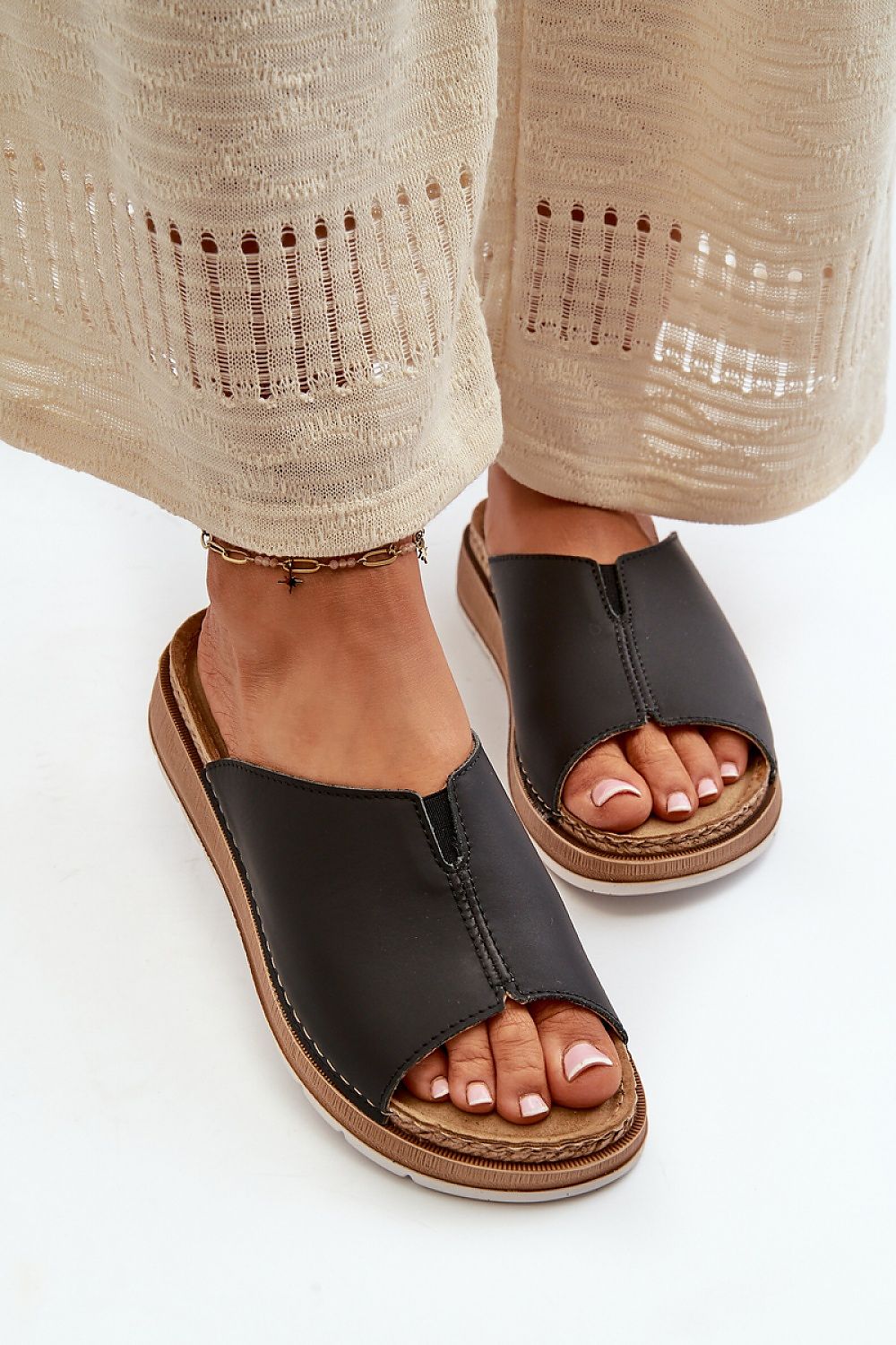 Clacquettes model 198465 Step in style