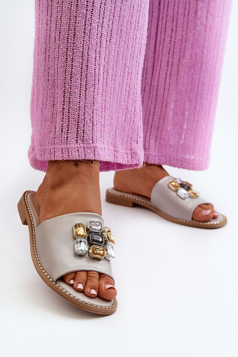 Clacquettes model 198613 Step in style