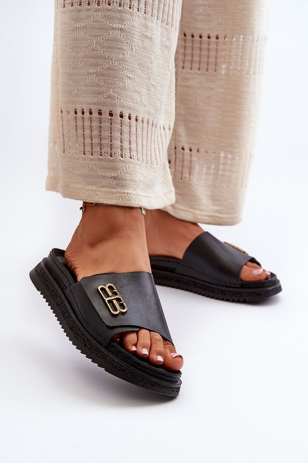 Clacquettes model 198618 Step in style