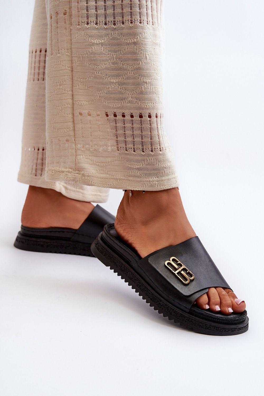 Clacquettes model 198618 Step in style