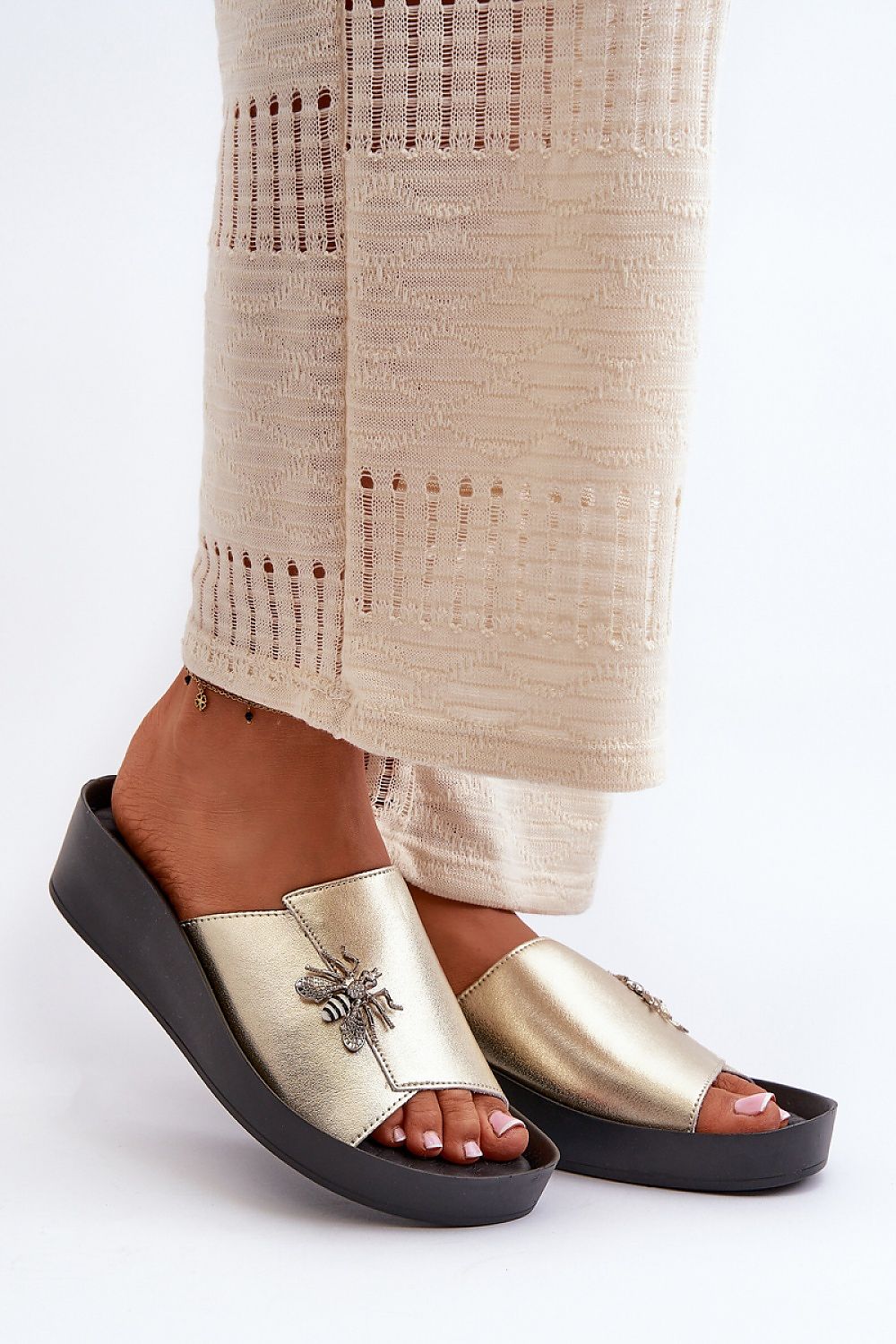 Clacquettes model 198620 Step in style
