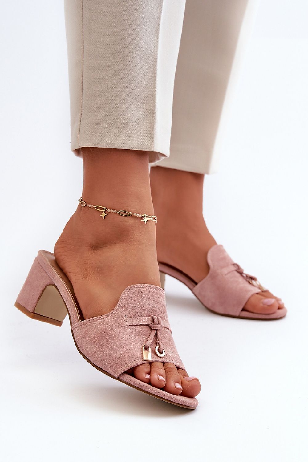 Clacquettes model 198674 Step in style