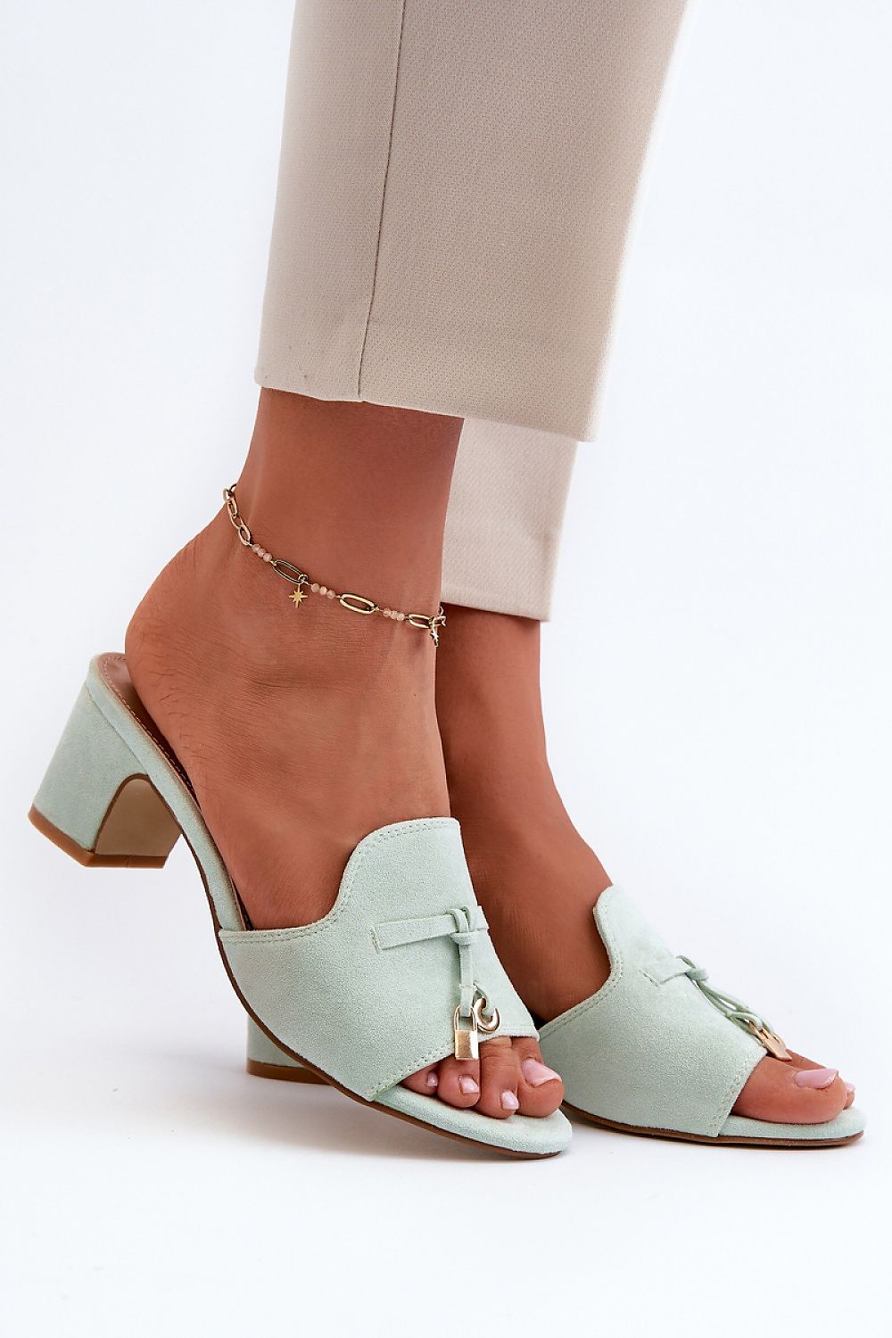 Clacquettes model 198675 Step in style