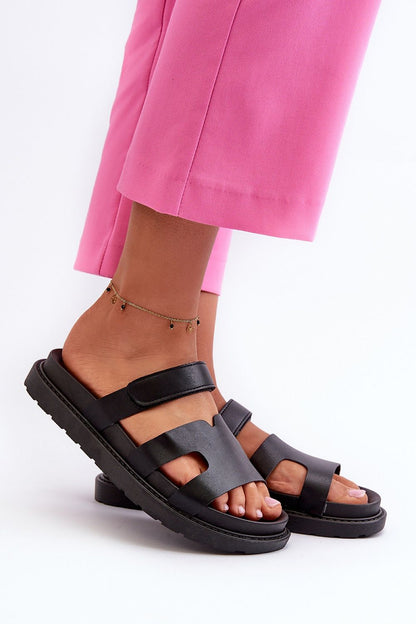 Clacquettes model 198720 Step in style