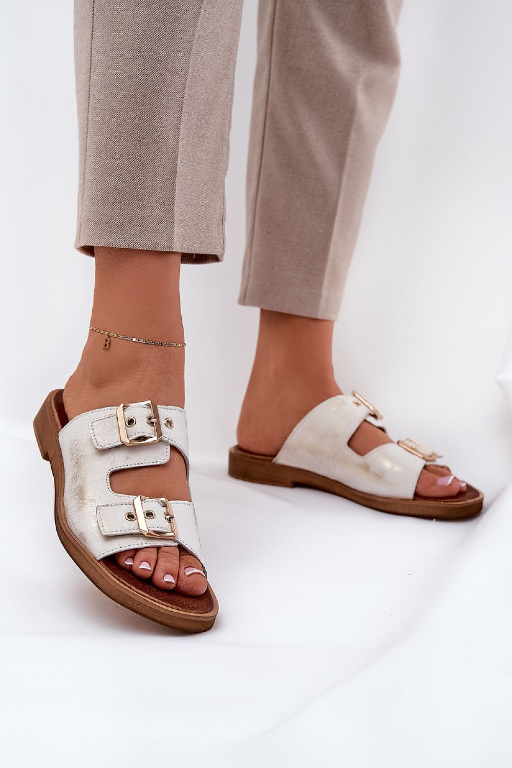  Clacquettes model 210174 Step in style 
