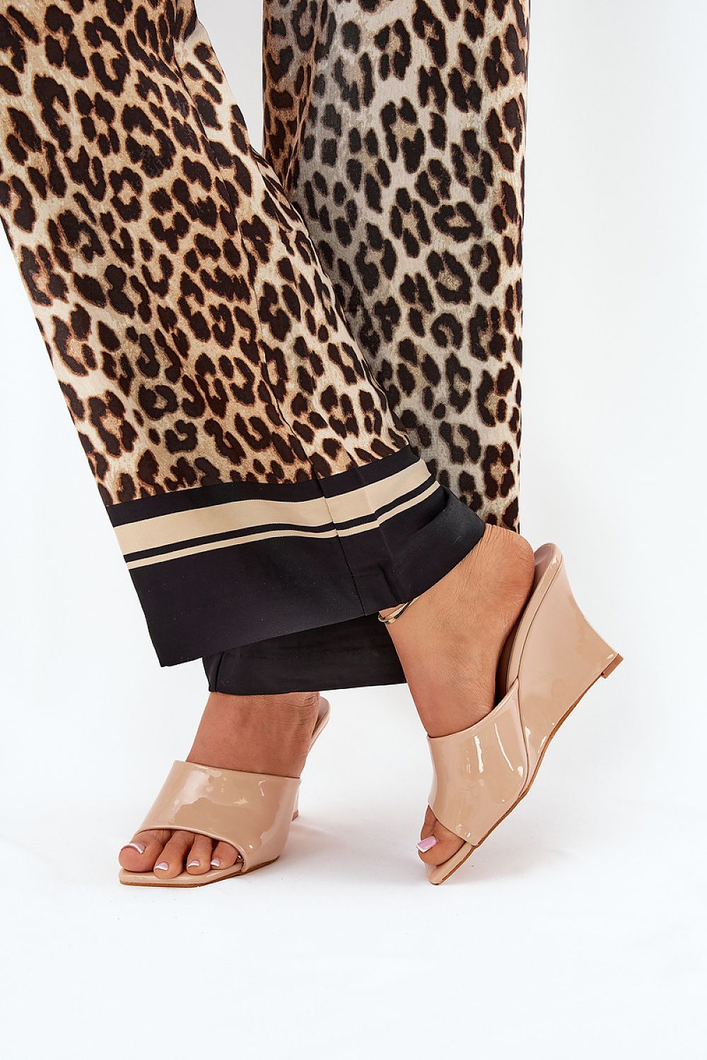  Clacquettes model 210784 Step in style 