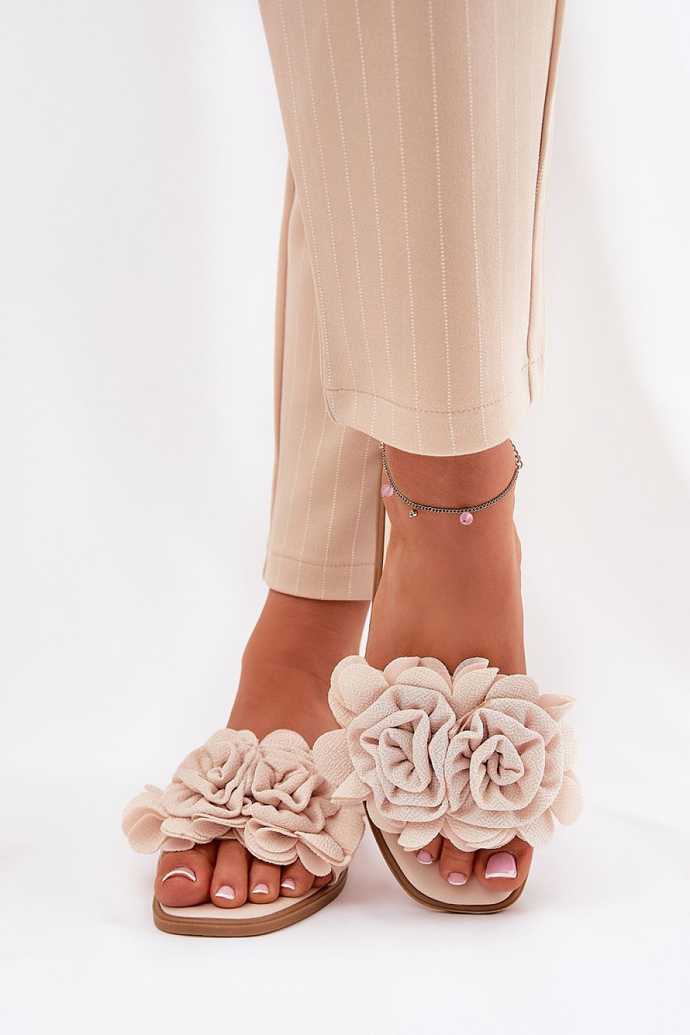  Clacquettes model 210789 Step in style 
