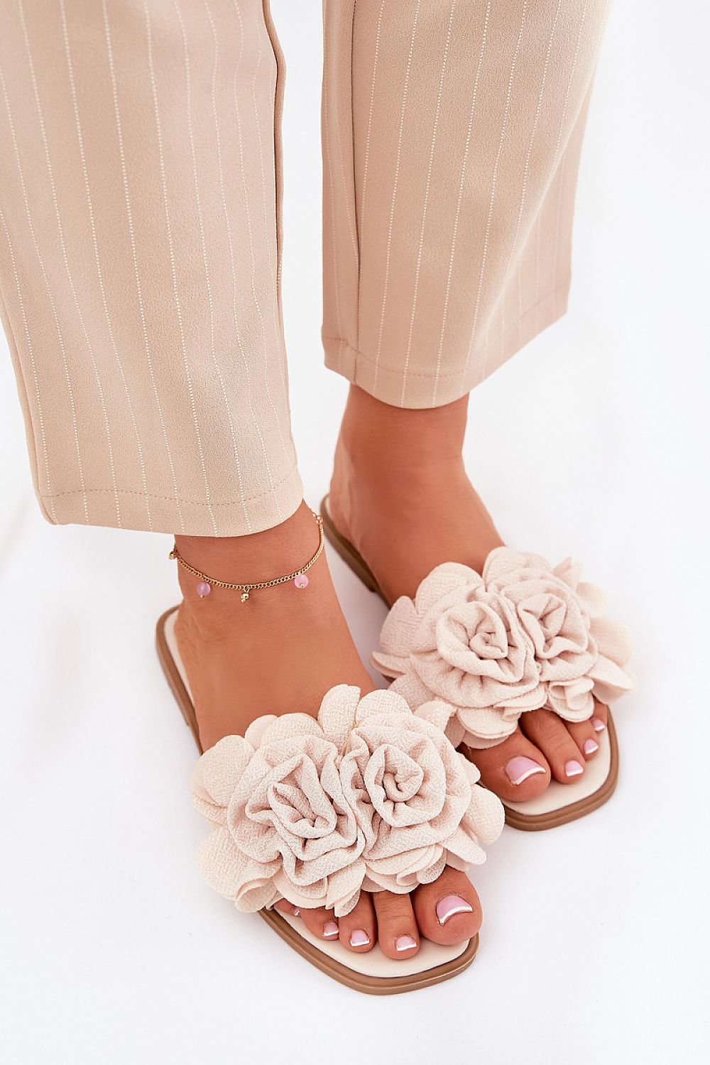 Clacquettes model 210789 Step in style 